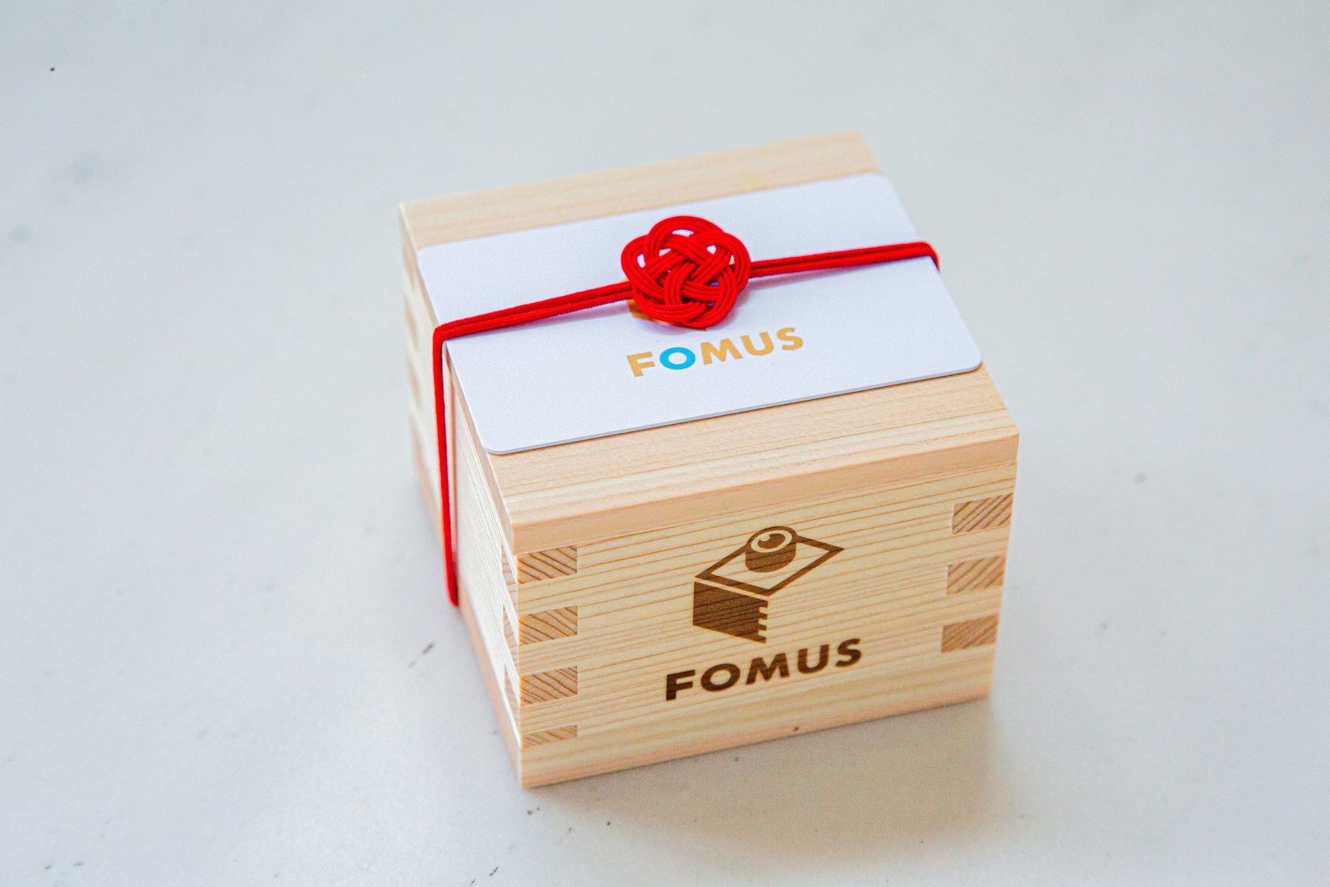 Coffret cadeau KUMIKI — écrin masu en hinoki avec emballage mizuhiki traditionnel, cadeau japonais luxe