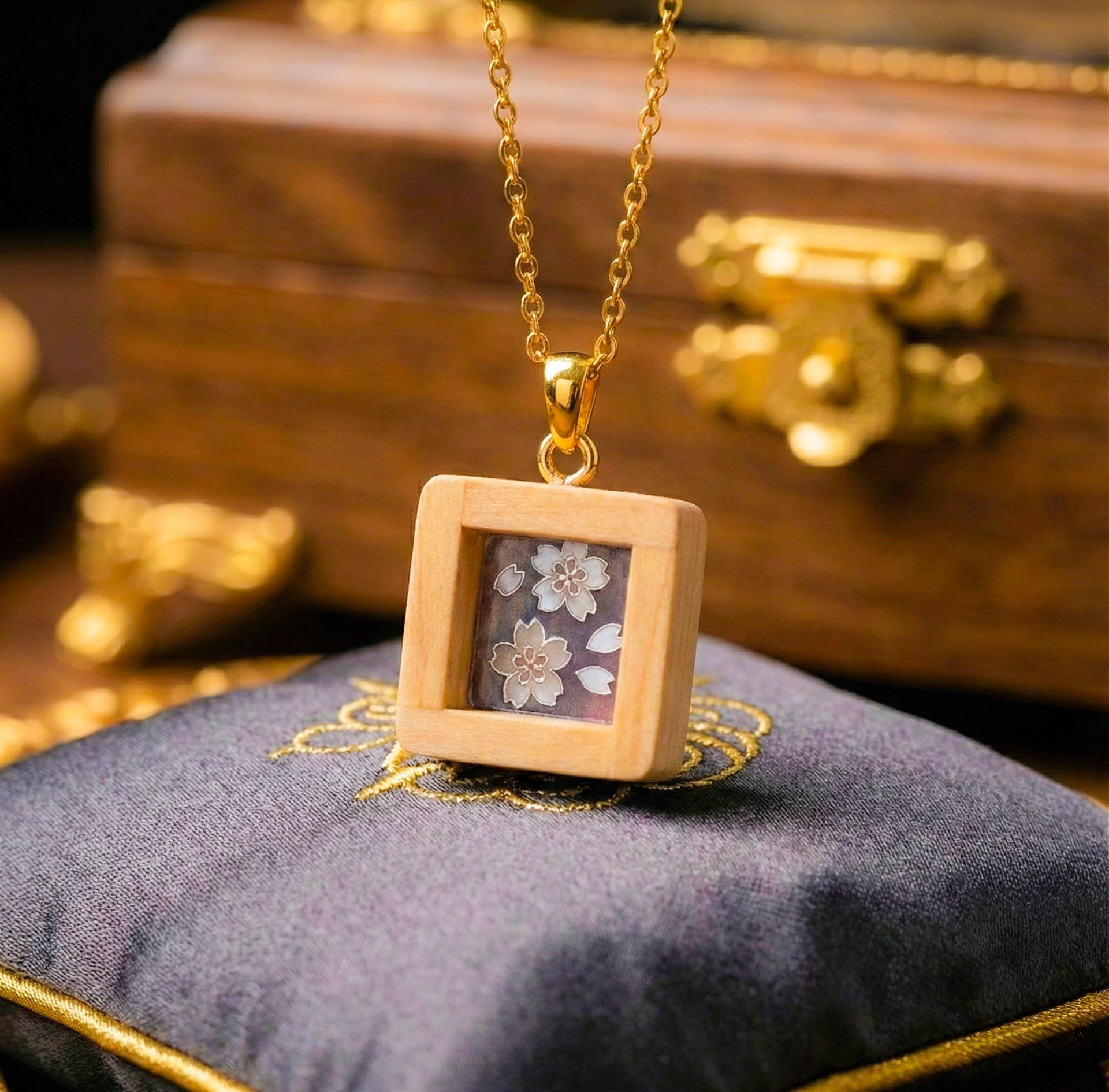 Collier masu motif cerisier, realisation sur mesure